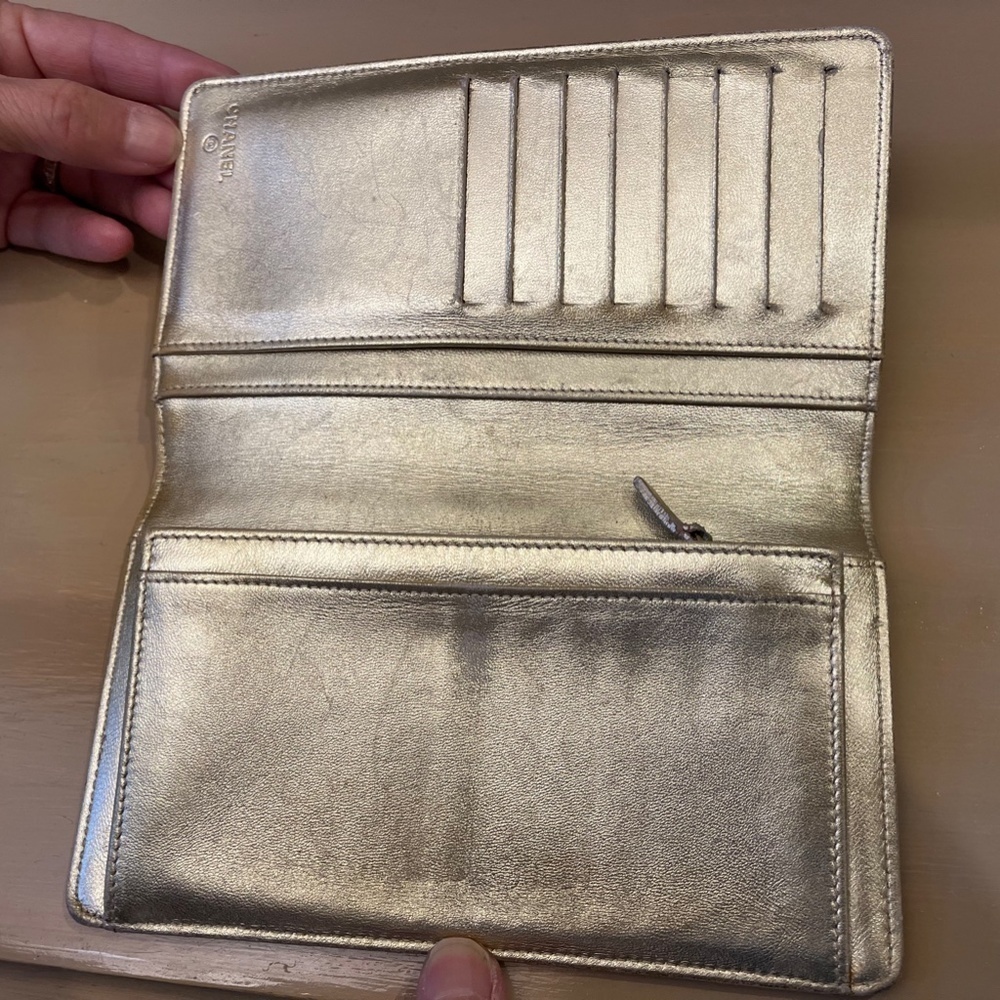 Chanel Silver Leather - Picture 4 of 7